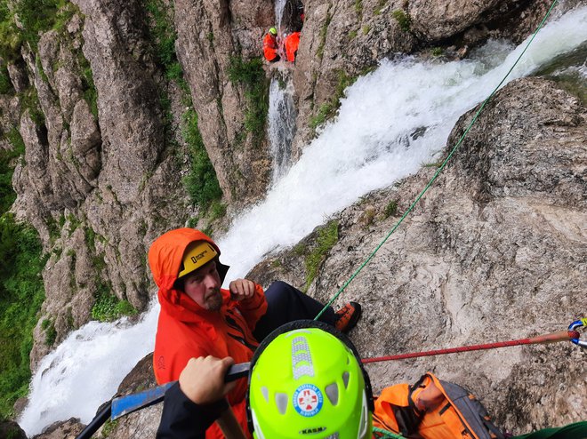 Gorski reševalci na terenu. FOTO: GRZS