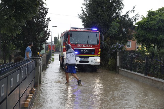 Poplave v Šmarci pri Kamniku. FOTO: Leon Vidic/Delo