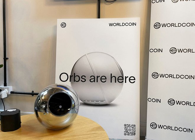 Worldcoin je uporabil nov pristop h kriptovalutam, in sicer skeniranje oči. Foto Staff Reuters