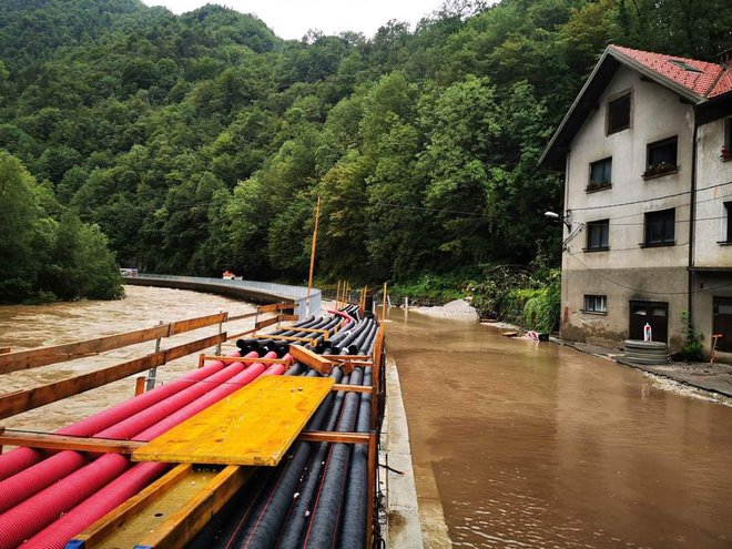 Škoda v idrijski občini bo velikanska. FOTO: PGD Idrija