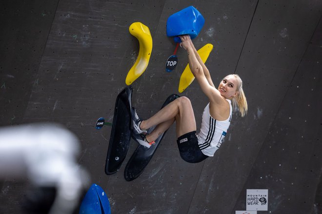 Janji Garnbret gre v Bernu vse kot po maslu. FOTO: Jan Virt/IFSC