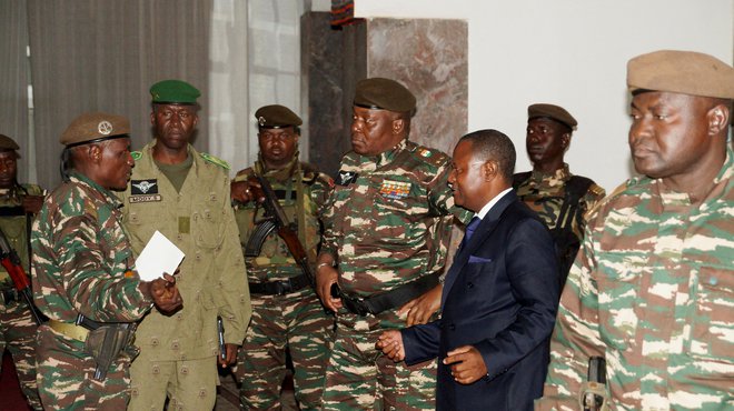 Vodja vojaške hunte Tchiani se ni hotel srečati z nigerijsko posredniško delegacijo. FOTO: Balima Boureima/Reuters