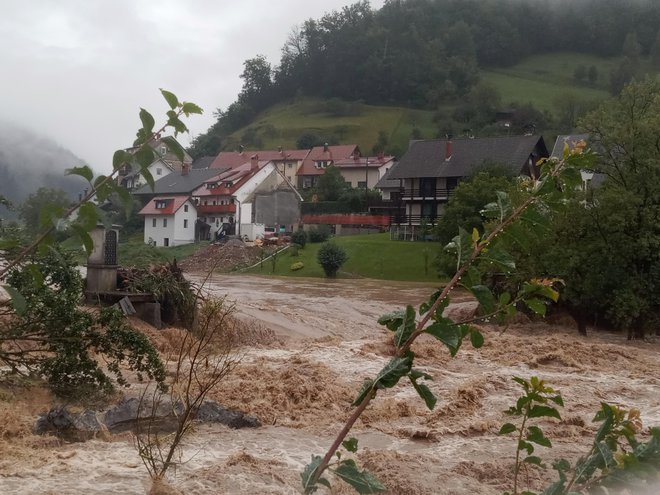 Ostalo je le še znamenje sv. Janeza Nepomuka. FOTO: Vojko Urbančič/Delo