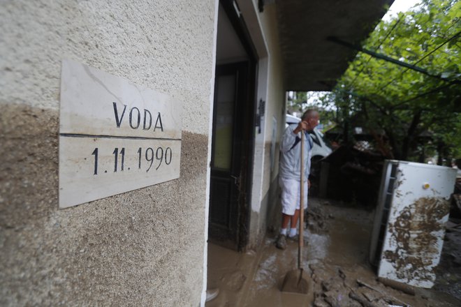 Prebivalci nekaterih vasi po Sloveniji so pretekli vikend že drugič v življenju po letu 1990 v poplavah izgubili vse premoženje. Foto: Leon Vidic/Delo