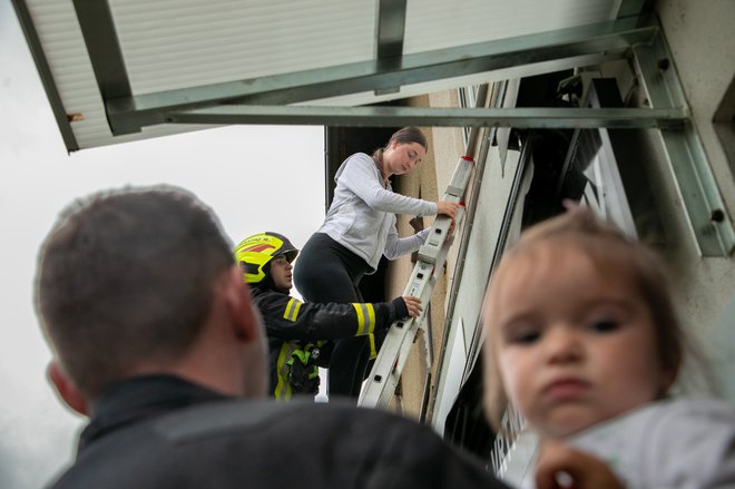 Veliko otrok po Sloveniji je priča družinski stiski zaradi posledic poplav. FOTO: Voranc Vogel/Delo