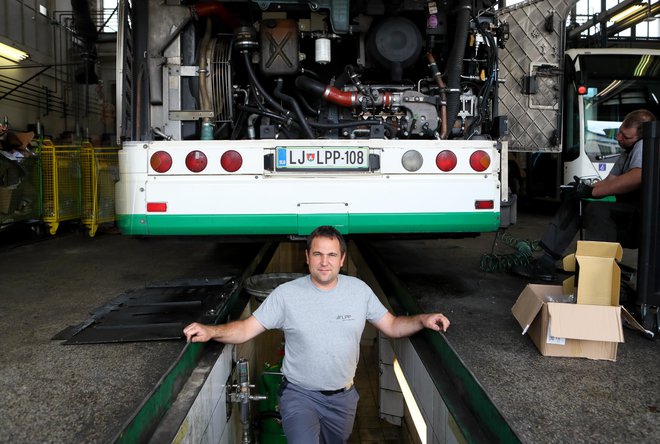 Peter Čamernik je vodja servisne skupine LPP, ki skrbi za redno vzdrževanje skoraj 300 avtobusov. FOTO: Dejan Javornik/Slovenske novice