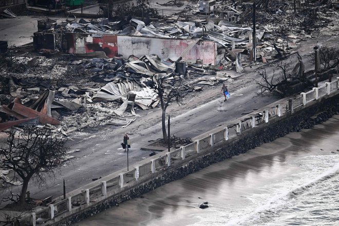 Zračni posnetek razdejanja, ki ga je pustil za sabo ogenj. FOTO: Patrick T. Fallon/AFP