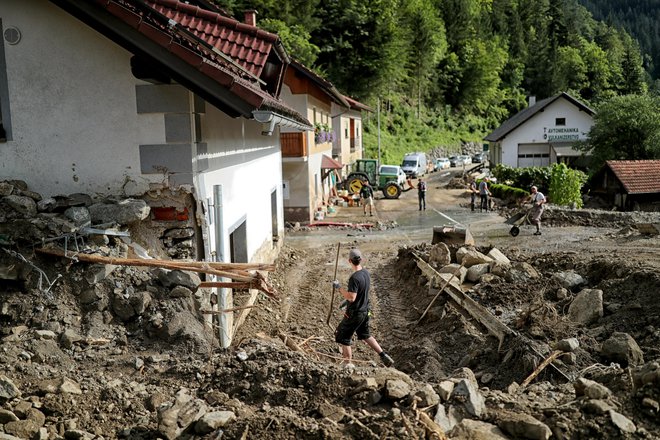 Na fotografiji posledice poplav 9. avgusta 2023 v občini Luče. FOTO: Blaž Samec/Delo