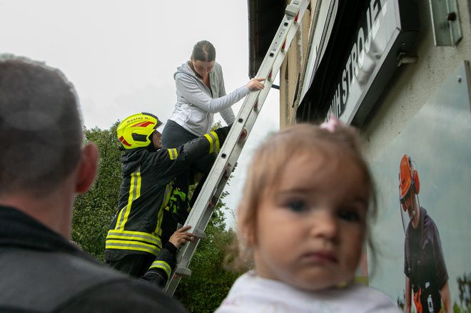 Kaj zapuščamo mladim, od katerih vnaprej zahtevamo, naj gradijo »trajnostni svet«? FOTO: Voranc Vogel