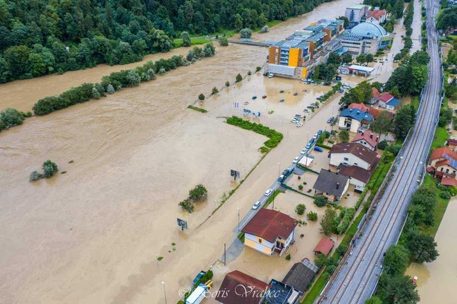 Poplavljeno Laško s Thermano. FOTO: Boris Vrabec