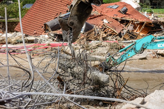 Sanacija po poplavah na Koroškem FOTO: Črt Piksi

 