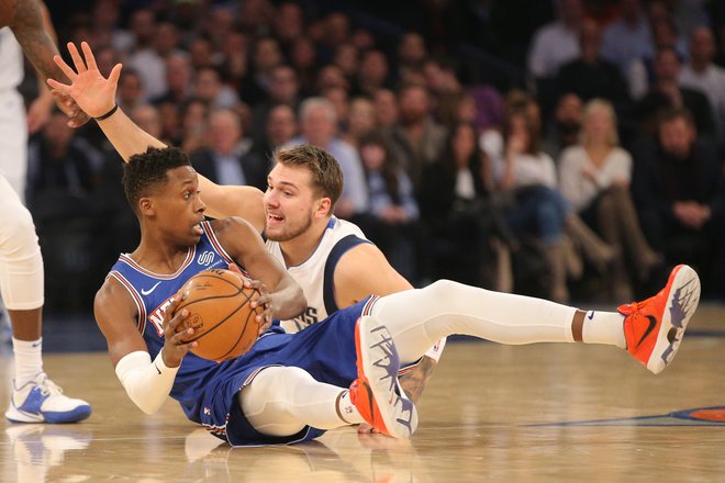 Frank Ntilikina in Luka Dončić se na svetovnem prvenstvu ne bosta bojevala za žogo.  FOTO: Brad Penner/Usa Today Sports