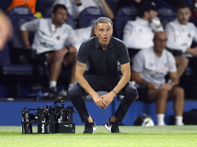 Nov trener PSG Luis Enrique za uvod v ligue 1 ni zmagal. FOTO: Christian Hartmann/Reuters