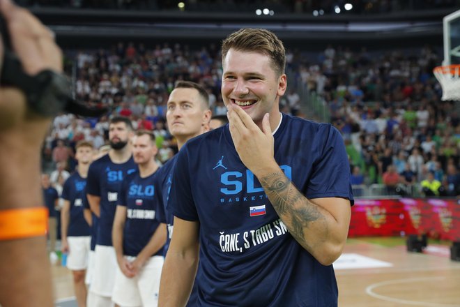 Luka Dončić se kljub kadrovskim težavam veseli svojega prvega SP. FOTO: Leon Vidic/Delo