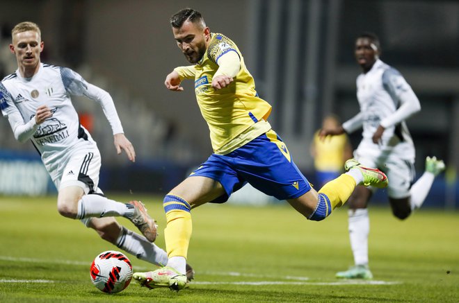 Izenačujoči gol Maksa Barišićani bil dovolj za koprski preobrat. FOTO: Matej Družnik/Delo