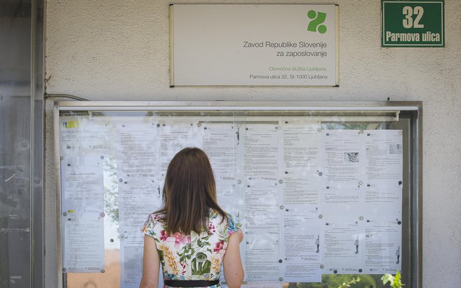 Država krije 80 odstotkov 80-odstotnega nadomestila za čakanje in za višjo silo. FOTO: Jože Suhadolnik/Delo