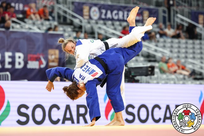 Kaja Kajzer (v belem kimonu) se je odlično borila v Zagrebu. FOTO: Emanuele Di Feliciantonio/IJF