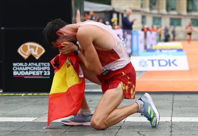 Alvaro Martin v cilju ni skrival čustev. FOTO: Bernadett Szabo/Reuters