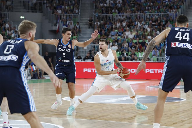 Luka Dončić je kapetan in ustvarjalni vodja slovenske reprezentance. FOTO: Leon Vidic/Delo