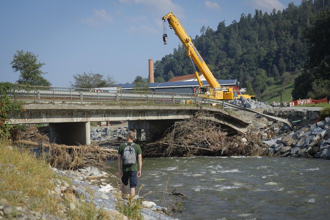 Za sanacijo mostu v Otiškem vrhu je vse pripravljeno. FOTO: Jože Suhadolnik/Delo