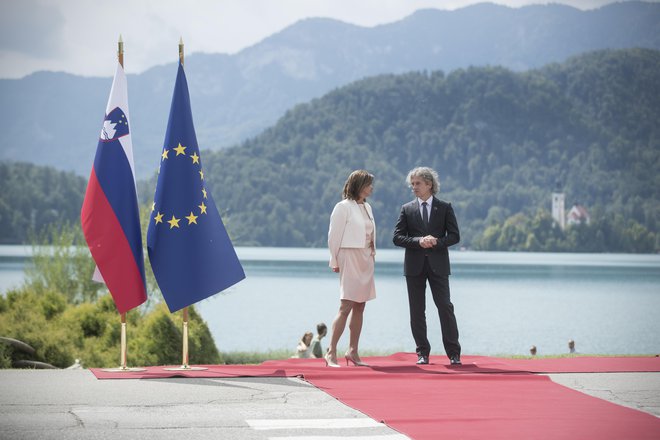 Zunanja ministrica Tanja Fajon in premier Robert Golob med lanskim Beljskim strateškim froumom. FOTO: Jure Eržen