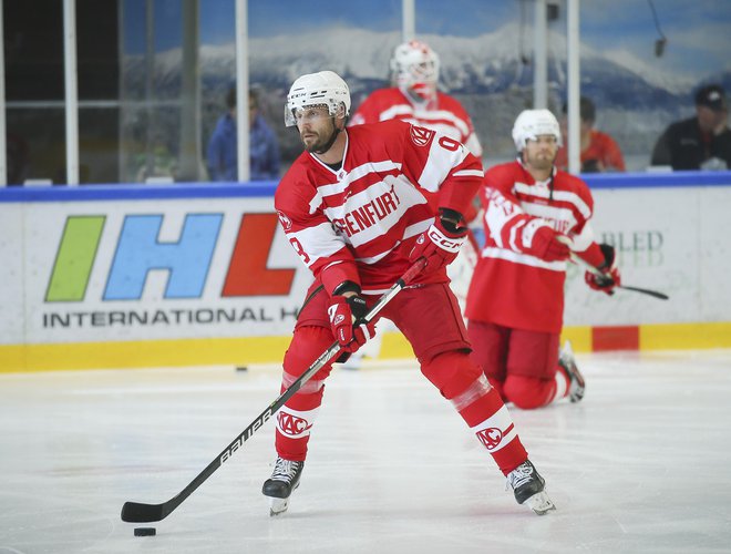 V Celovcu, pravem hokejskem mestu, bi rad prispeval viden delež k uspehu moštva. FOTO: Jože Suhadolnik/Delo