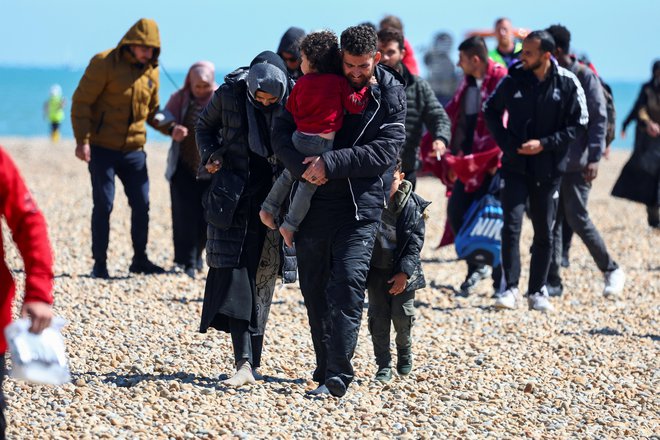 Želja je, da bi bil nov azilni sistem pod streho do junija prihodnje leto. FOTO: Toby Melville/Reuters