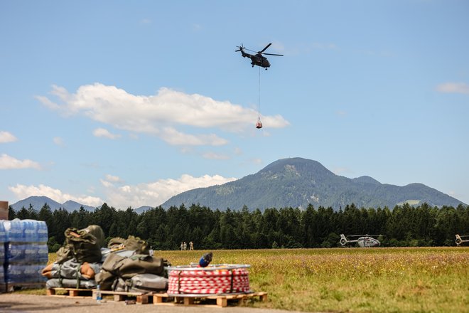 Helikopterske pomoči po poplavah na Koroškem brez športnega letališča Slovenj Gradec ne bi bilo mogoče organizirati. FOTO: Črt Piksi