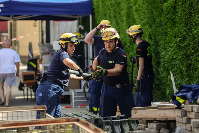 Nepooblaščenim osebam oziroma naključnim obiskovalcem je bil dostop na omenjena območja prepovedan. FOTO: Črt Piksi