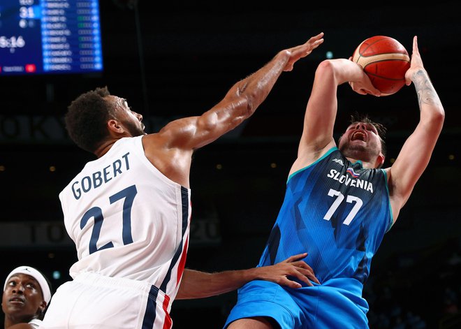 Francoz Rudy Gobert (levo) bo največji zaslužkar letošnjega SP, Luka Dončić drugi. FOTO: Brian Snyder/Reuters