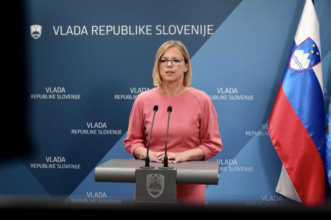 Ministrica Sanja Ajanović Hovnik. FOTO: Črt Piksi