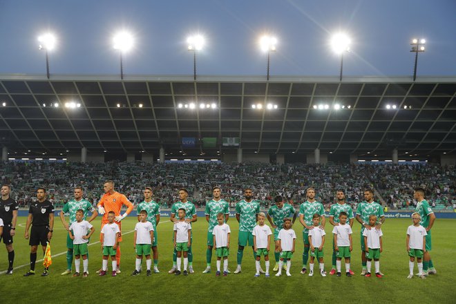 Olimpija je sinoči uživala v glasni podpori s tribun, želenega izida pa ni dosegla. FOTO: Leon Vidic/Delo