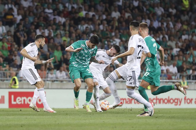 Po Galatasarayu si je v Stožicah občutno prednost priigral tudi Karabah, ki se mu nasmiha uvrstitev v evropsko ligo. FOTO: Leon Vidic/Delo