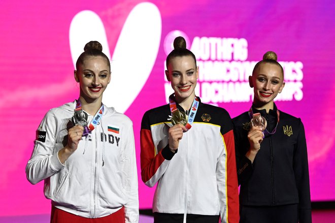 Jekaterina Vedenejeva je morala priznati premoč le zlati Nemki Darji Varfolomeev (na sredini) in srebrni Bolgarki Borjani Kaleyn (levo). FOTO: Jose Jordan/AFP