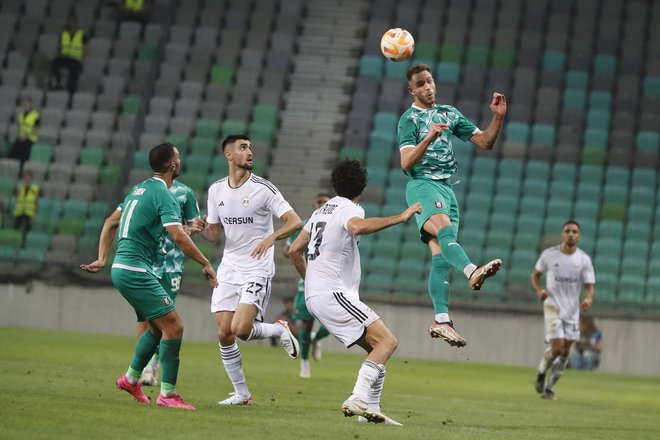 Olimpija se bo morala zadovoljiti s tekmovanjem v konferenčni ligi, čeprav Ljubljančani še upajo, da v Bakuju lahko čudežno presenetijo. FOTO: Leon Vidic/Delo