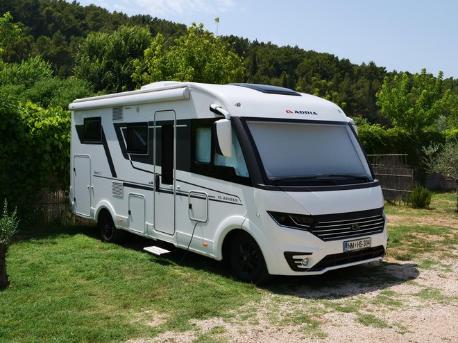 Adria mobil sonic 600 SL plus stane od 103.865 evrov naprej, odvisno od dodatne opreme in moči motorja. FOTO: Blaž Kondža