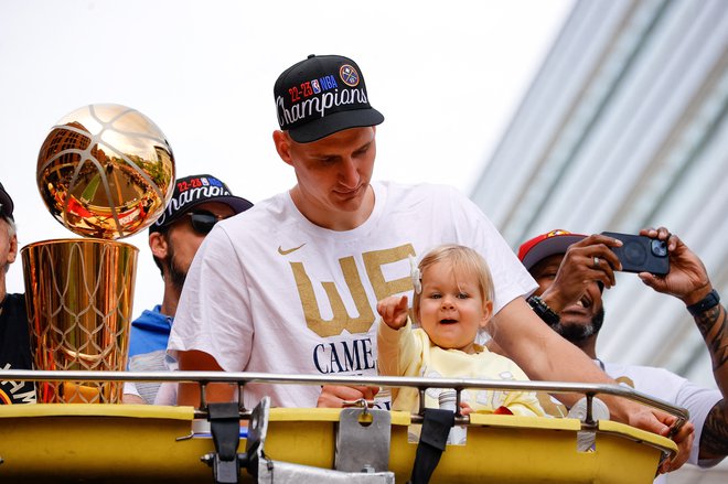 Nikola Jokić je po naslovu prvaka družino postavil pred reprezentanco. Foto Isaiah J. Downing/Usa Today Sports