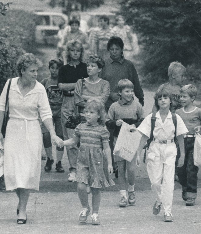 Kakih 220.000 osnovnošolcev in 60.000 dijakov je pred petimi desetletji v prvih dneh septembra začelo pouk v slovenskih šolah. FOTO: Dokumentacija Dela 