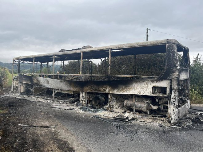Zgoreli avtobus. FOTO: PGD Bohova