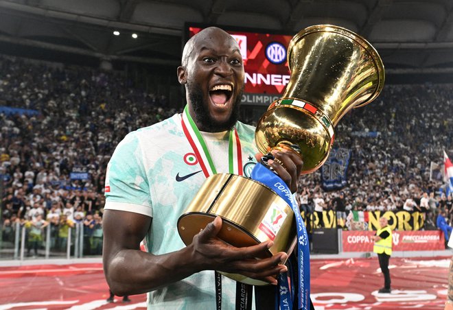 Romelu Lukaku je v Italiji igral za Inter, s katerim je osvojil naslov državnega in pokalnega prvaka ter igral tudi v letošnjem finalu lige prvakov. FOTO: Daniele Mascolo/Reuters