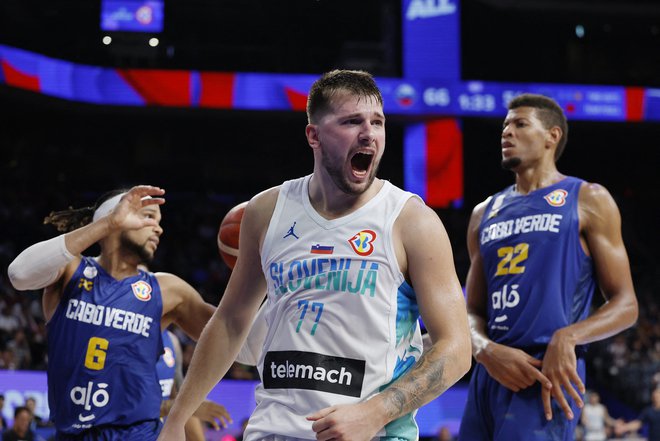 Luka Dončić je najboljši strelec svetovnega prvenstva v Aziji. FOTO: Issei Kato/Reuters