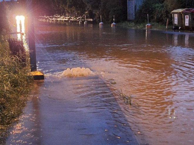 Poplavljen Strunjan. FOTO: Igor Škof