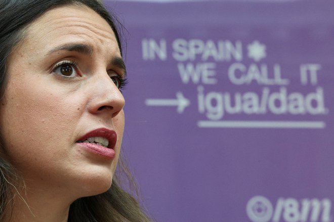 Ministrica za enakost Irene Montero je zato pozvala, da prekinejo »pakt molka« in prenehajo normalizirati seksistično obnašanje. FOTO: Violeta Santos Moura/Reuters