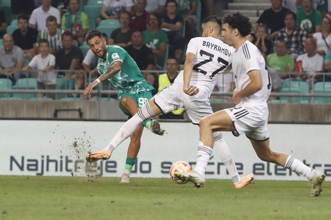 Nogometaši Olimpije,ki so v Bakuju z neodločenim izidom končali evropske kvalifikacije, bodo evropsko jesen nadaljevali v konferenčni ligi. Foto Leon Vidic/delo