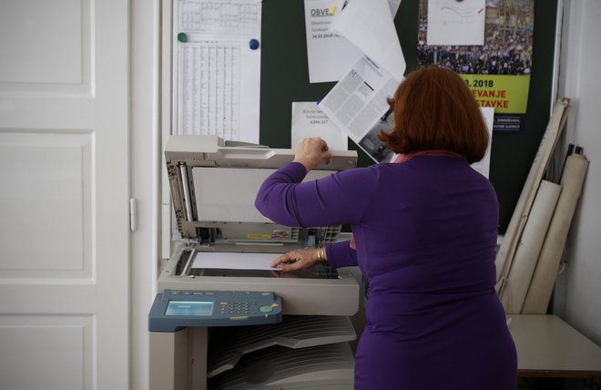 S plačilom pavšalnega zneska 2,074 evra na učenca na leto so vrtci, osnovne in srednje šole pridobili pravico do neomejenega fotokopiranja avtorsko zaščitenih del. FOTO: Blaž Samec/Delo