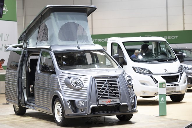 Študija citroën type holiday je izdelana na osnovi spacetourerja in spominja na legendarni kombi type H. Predelavo v bivalnik so Francozi zaupali slovenskemu podjetju Bravia Mobil. FOTO: Messe Düsseldorf