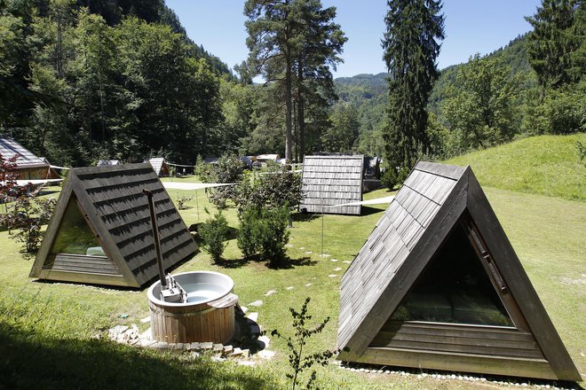 Na ministrstvu za gospodarstvo opažajo velik porast interesa za vlaganje v glampinge. FOTO: Leon Vidic/Delo