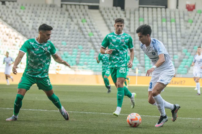 Rus Jegor Prucev je močan adut Alberta Riere, Olimpijinega Portugalca Jorgeja Silvo in Srba Nemanjo Motiko pa čaka zahtevno gostovanje v Fazaneriji. FOTO: Sandi Fišer/mediaspeed