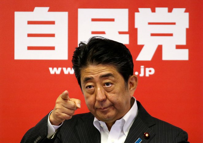 Za smrti nekdanjega premiera Šinza Abeja so bile morda usodne tudi povezave z zloglasno cerkvijo. Foto Toru Hanai/Reuters