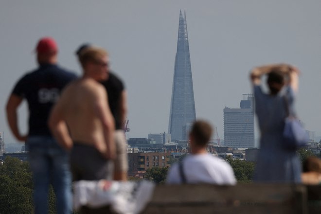 Včerajšnja vročina v Londonu. FOTO: Hollie Adams/Reuters